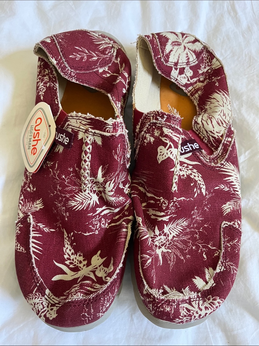 NWT Cushe M Slipper Canvas Shoes red off white tropical print surf beach shoes